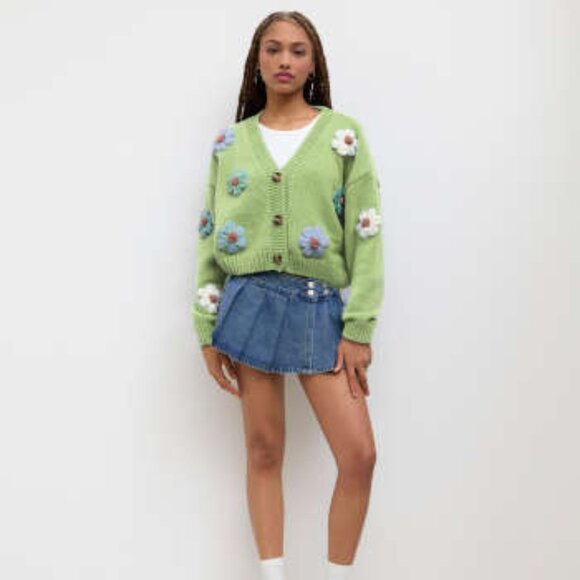 Cider Knit V-neck Button Flower Cardigan NWT, Size M - Picture 17 of 17